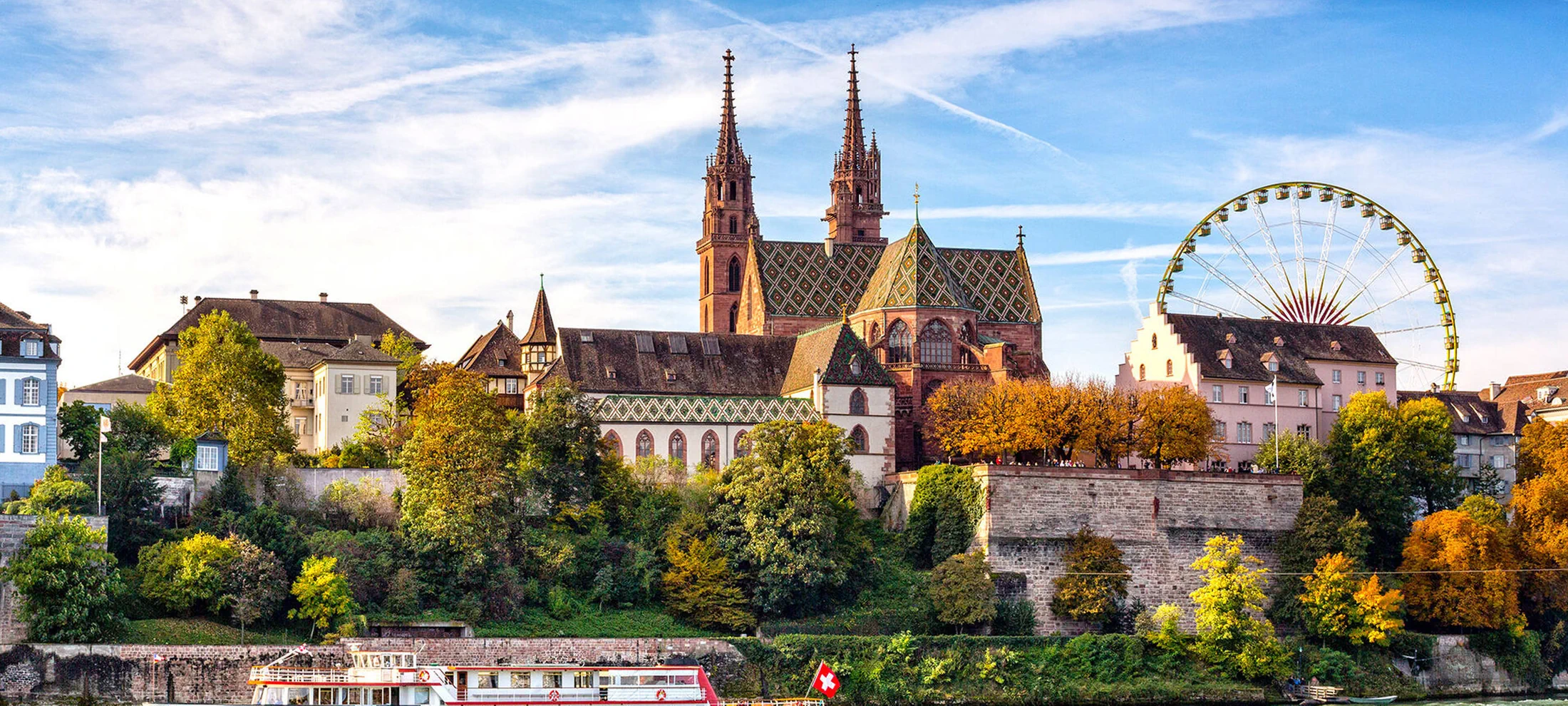 Basel Sicht von rhein auf Altstadt